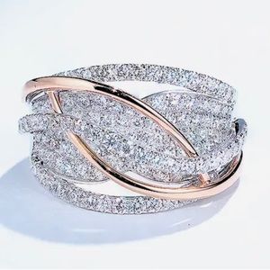 Ladies fashion rhinestone ring -new, never worn